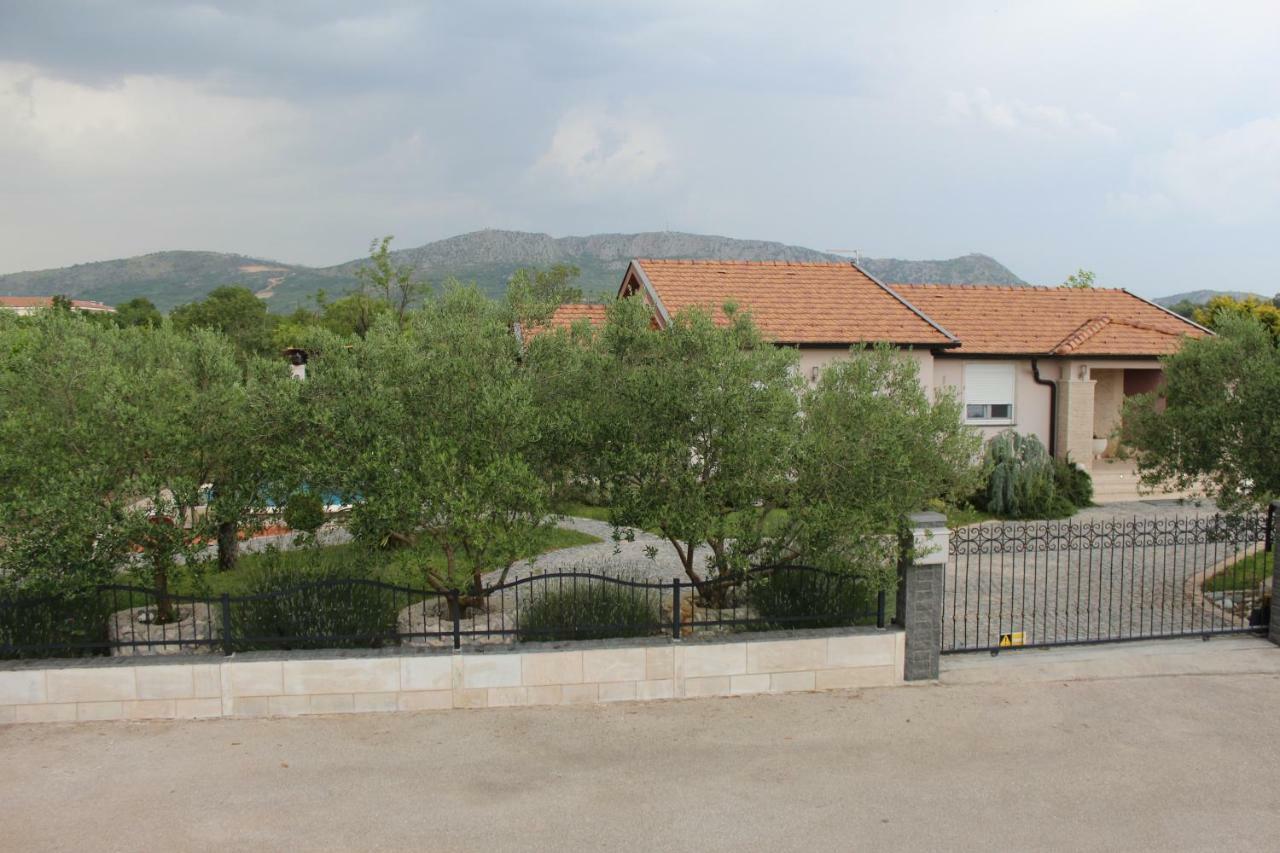 Villa Aleksandra Ljubuški 外观 照片